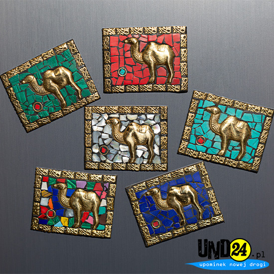 Magnes - Dromader - Płaskorzeźba inkrustowana kamieniami w kolorze perłowym